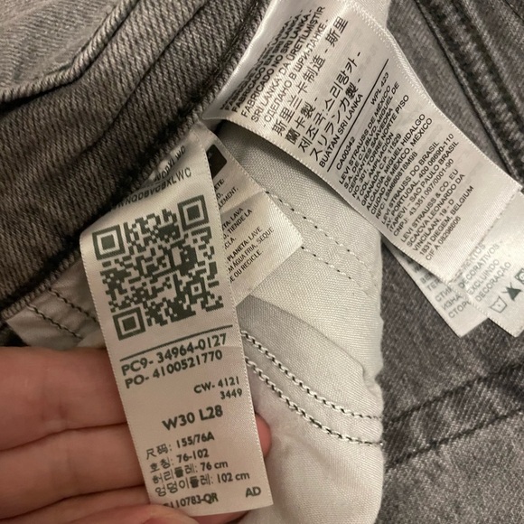 LEVI’S- Wedgie Straight - Picture 7 of 7